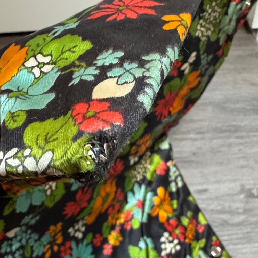 Vintage Floral Print Expandable Bag with Amber Lucite Handles - Picture 13 of 17